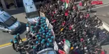 Dl sicurezza, scontri tra manifestanti e polizia a Roma: il video