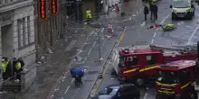 Liverpool, auto sulla folla alla parata dei Reds: 47 feriti di cui 2 gravi. Polizia: “Non è terrorismo”