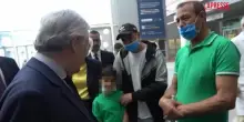 Gaza, bambino palestinese accoglie Tajani con un “Grazie Italia” all’ospedale di Bergamo