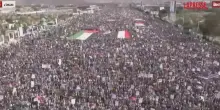 Yemen, manifestazioni a Sanaa per Gaza: migliaia nelle strade, bruciate bandiere Israele e Usa
