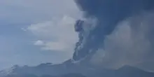 Etna, collassa fianco del cratere Sud-Est: alta colonna di fumo
