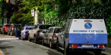 Bologna, due uomini trovati morti in casa: uno sgozzato e l’altro accoltellato