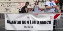 Presidio pro-Israele contro Calenda al Teatro Parenti Milano