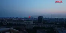 Ucraina, missili e droni russi sui civili a Kiev: le immagini delle macerie