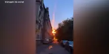 Ucraina, l’attacco dei russi su Lutsk ripreso dai residenti: il video