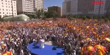 Spagna, migliaia in piazza a Madrid per chiedere le dimissioni di Sanchez
