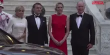 Monaco, Emmanuel e Brigitte Macron accolti dal principe Alberto II e dalla principessa Charlene