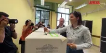 Referendum 8 e 9 giugno, Schlein al seggio tra selfie e applausi