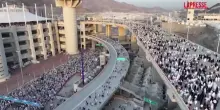 Hajj 2025, migliaia di fedeli musulmani a Mina: il pellegrinaggio ripreso da un drone