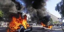 Los Angeles, scontri tra manifestanti e polizia: decine di arresti