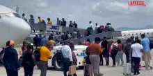 Haiti, gli ultimi ‘viaggiatori’ verso gli Usa: l’imbarco prima della chiusura delle frontiere