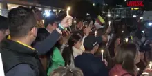 Attentato a Miguel Uribe Turbay, veglia dei sostenitori del senatore colombiano
