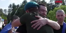Ucraina, secondo gruppo di prigionieri di guerra torna a casa dopo lo scambio con la Russia