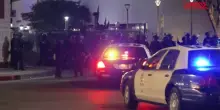 Disordini a Los Angeles, imposto il coprifuoco ma è caos nelle strade