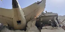 Aereo caduto oggi in India, oltre 200 morti: la tragedia in 10 foto