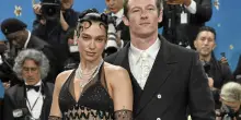 Dua Lipa e Callum Turner si sposano, la conferma a Vogue