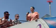 Roma Pride 2025, Rose Villain fa cantare e ballare con ‘Fuorilegge’