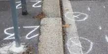 Latina, incidente stradale: auto contro rotonda sulla Pontina, un morto