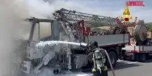 Ascoli Piceno, in fiamme un camion sulla A14