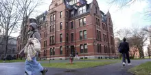 Harvard, stop dei giudici al bando degli studenti stranieri voluto da Trump
