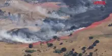 California, grande incendio a San Jose: le immagini dall’alto