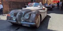 Mille Miglia, auto d’epoca sfilano per le vie di Roma