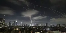 Israele-Iran, missili Teheran su quattro aree in Israele: colpito ospedale Be’er Sheva