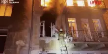 Ucraina, droni russi su Odessa e Kharkiv: le immagini dei soccorsi