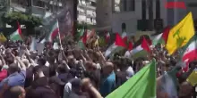 Beirut, Hezbollah in piazza per manifestare contro Usa e Israele: le immagini