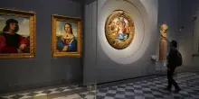 Firenze, agli Uffizi turista danneggia tela del ‘700 per un selfie