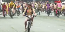 A Seattle tutti nudi in bicicletta per dare il benvenuto al solstizio d’estate