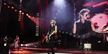 Ligabue celebra ‘La Notte delle Notti’ davanti a 100mila fan a Campovolo