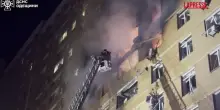 Ucraina, attacco russo a Odessa causa due morti e 14 feriti: il video dei soccorsi
