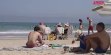 Israele-Iran, la vita a Tel Aviv torna alla normalità: spiaggia affollata e jogging sul lungomare