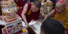 Gli esuli tibetani festeggiano il 90° compleanno del Dalai Lama