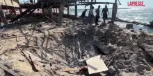 Gaza, un internet café sul mare completamente distrutto