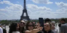 Caldo record in Francia, Torre Eiffel chiude in anticipo