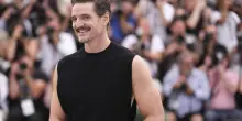 Pedro Pascal: “I 50 mi hanno messo in crisi, percepisco ovunque mia madre”