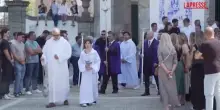 Funerali Diogo Jota, le bare lasciano la chiesa di Gondomar: l’emozione delle famiglie