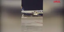 Incendio su volo Ryanair a Palma di Maiorca: i passeggeri si lanciano dalle uscite d’emergenza