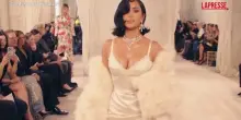 Moda, Kim Kardashian incanta Parigi alla sfilata couture di Balenciaga