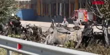 Bologna, autocisterna di Gpl va fuori strada ed esplode: vigili del fuoco al lavoro