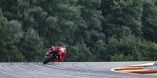MotoGp, Gp Germania: Marc Marquez in pole position, Bagnaia undicesimo