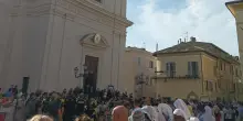 Papa Leone XIV, folla a Castel Gandolfo per la messa