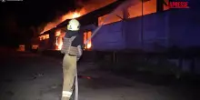 Ucraina, attacchi russi a Sumy e Mykolaiv: edifici in fiamme