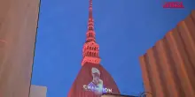 Wimbledon 2025, limmagine di Sinner sulla Mole Antonelliana