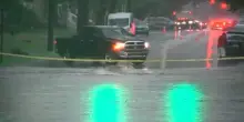 Tempesta su New York, metro bloccata e strade inondate