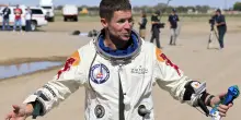 Morto Felix Baumgartner, il base jumper dei record: si è schiantato con il parapendio
