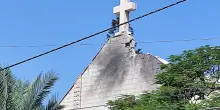 Gaza, raid colpisce chiesa: ferito padre Romanelli