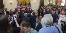 Criptovalute, Trump firma nuova legge e scherza: "La Genius Act chiamata così in mio onore"